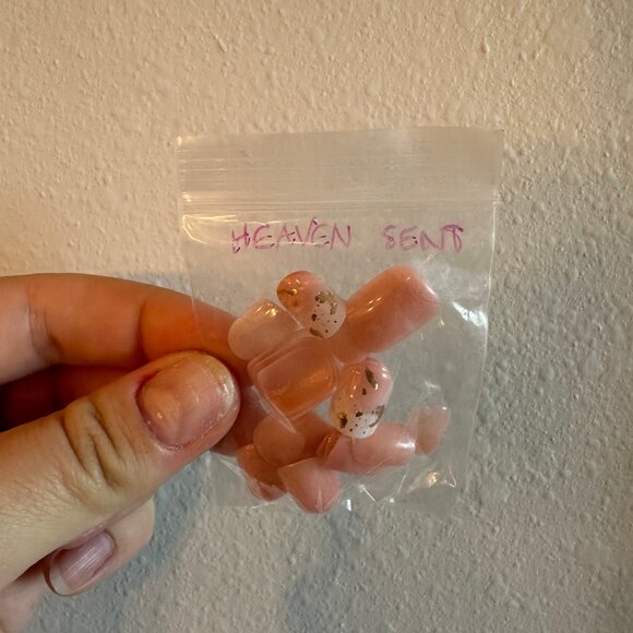 NEW (opened/no box) Glamnetic Press-On Nails in Heaven Sent - Picture 2 of 5